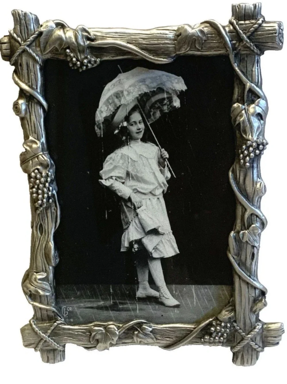 Semo 1989 Vintage Grapevine Border Art Nouveau Metal Silver Tone Photo Frame.